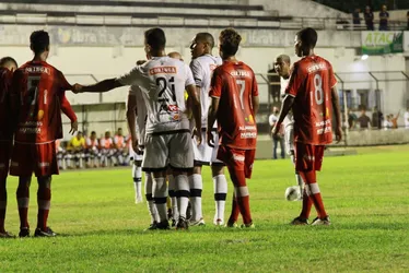 
			
				Outros 3 jogos movimentam a Copa Alagoas nesta quarta (16); veja quais são e a situação dos times!
			
			