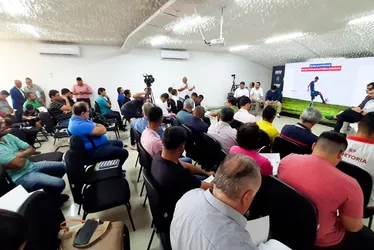 
			
				FAF debate futuro do futebol de AL com imprensa e dirigentes de clubes
			
			
