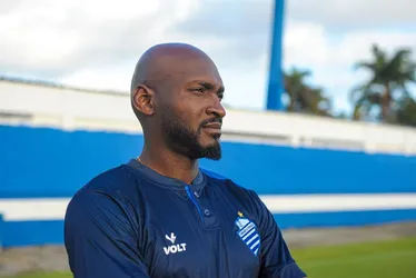 
			
				CSA contrata Werley, empresta três atletas e anuncia Leandro Souza como coordenador de futebol
			
			