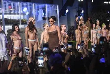 
				Rihanna anuncia 3º show da Savage x Fenty com estreia em setembro
			
			