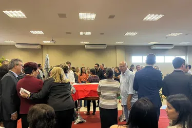 
			
				Familiares e amigos se despedem do ex-presidente do CSA Omar Coêlho
			
			