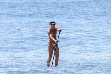 
				Ex-jogadora de vôlei, Fernanda Venturini, aproveita o mar de Copacabana
			
			