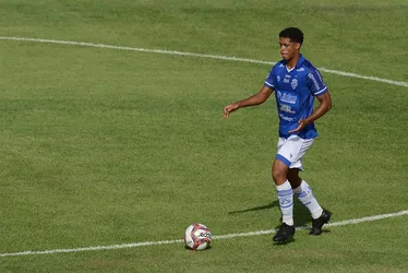 
			
				CSA contrata Werley, empresta três atletas e anuncia Leandro Souza como coordenador de futebol
			
			