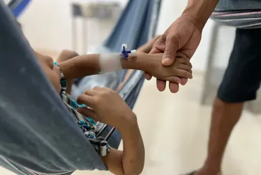 
			
				Com desnutrição grave, crianças yanomani tem peso de bebês
			
			