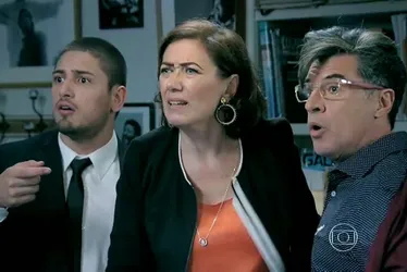 
			
				'Império': Maria Marta parte pra cima de Téo e descobre verdade sobre Cora
			
			