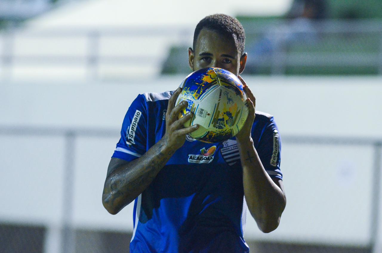 No finalzinho da partida, CSA cede empate ao Confiança: 2 a 2