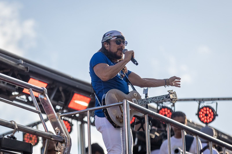 Bell Marques fez a festa na orla de Maceió.
