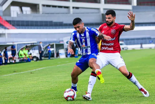 
				Foi por pouco! CSA atropela o Brasil de Pelotas no Rei Pelé, mas vitória do Avaí frustra acesso: 4 a 0
			
			