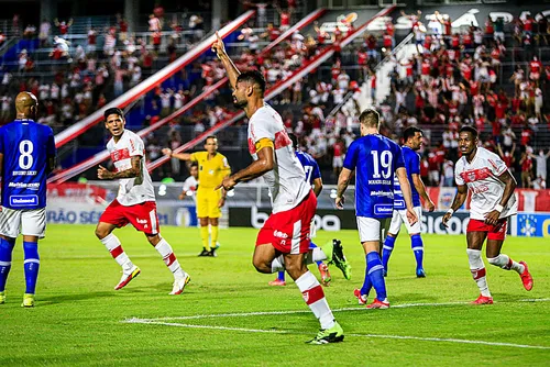 
				Contrato renovado! CRB acerta permanência de Gum para a temporada 2022
			
			