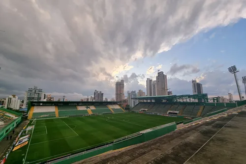 
				Com dois gols de Fabinho e de virada, CRB vence a Chape na Arena Condá: 2 a 1
			
			