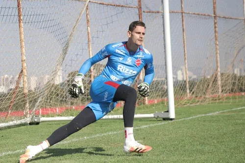 
				Nesta segunda (18), CRB visita o Vila Nova precisando vencer para voltar ao G-4
			
			
