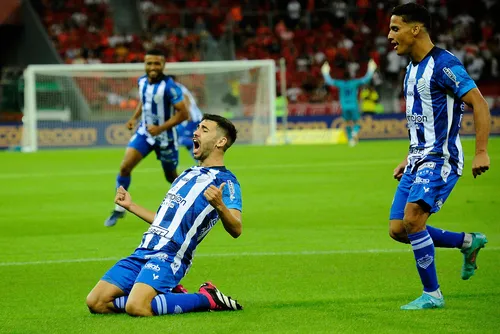 
				CSA começa vencendo, mas leva a virada do Inter-RS, na Copa BR: 2 a 1
			
			