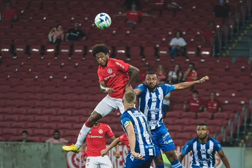 
				CSA começa vencendo, mas leva a virada do Inter-RS, na Copa BR: 2 a 1
			
			