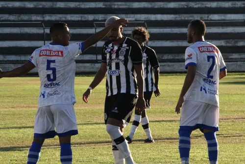 
				Confronto de Azulões: CSA e Jaciobá jogam nesta quinta (27) pela 2ª rodada do Alagoano
			
			