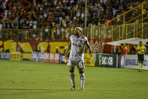 
				Na berlinda! CRB e Vitória decidem suas vidas na Série B, nesta segunda, em Maceió
			
			