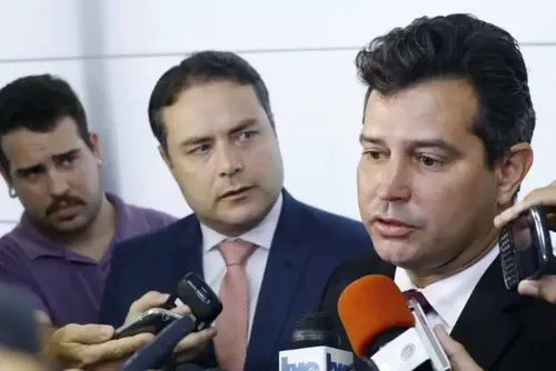 
				Renan Filho toma posse como ministro dos Transportes de Lula
			
			