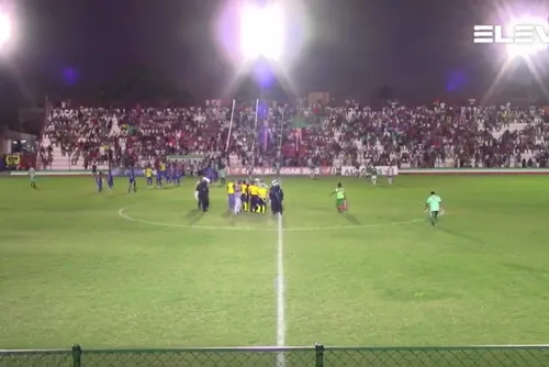 
				Cruzeiro ganha do CSE nos pênaltis e vai pegar o Desportivo Aliança na final da Copa Alagoas:5x4
			
			