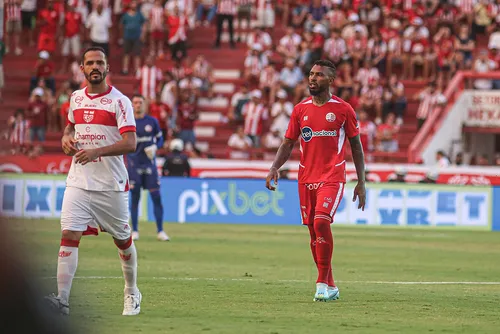 
				CRB fica no empate com o Náutico, nos Aflitos, pela Copa NE: 2 a 2
			
			