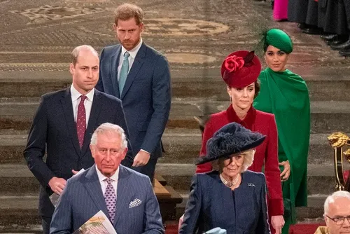 
				De amante odiada a rainha consorte: Camilla Parker, a esposa do rei
			
			