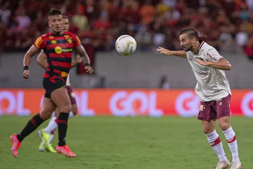 
				CRB reage no 2º tempo, mas perde para o Sport em Pernambuco e cai no Nordestão: 3 a 1
			
			