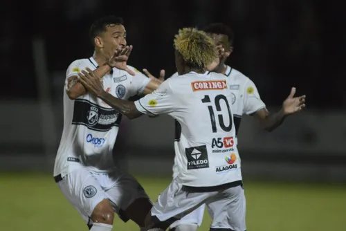 
				Com gol de Roger Gaúcho no final, ASA vence o Santa Cruz, por 2 a 1, no Mundão do Arruda
			
			