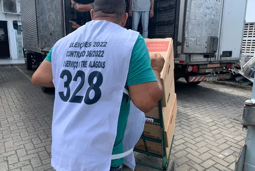 
				Mais de 8 mil urnas começam a ser distribuídas para 1.011 pontos de votação em Alagoas
			
			