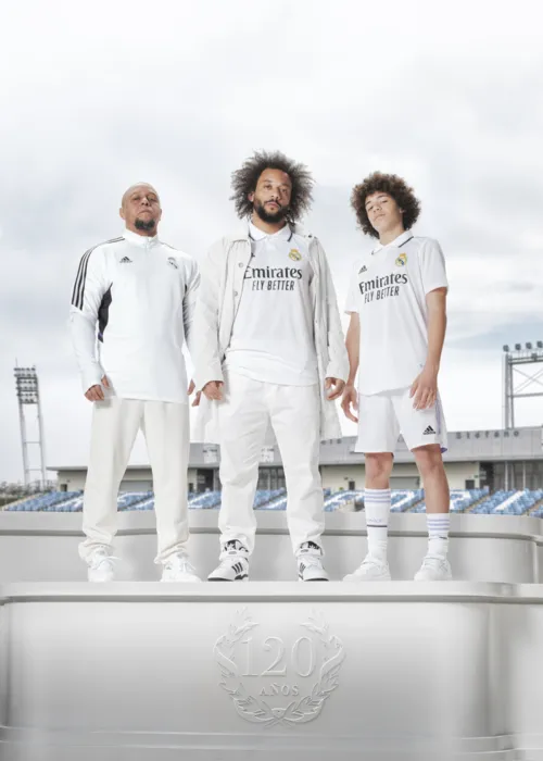 
			
				Real Madrid apresenta seu novo uniforme oficial para a temporada 2022/23
			
			