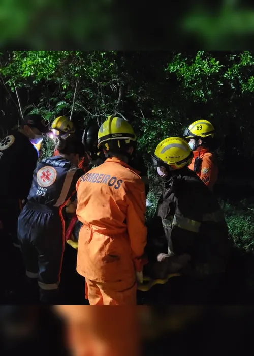 
				Motorista fica preso às ferragens após capotar veículo em Arapiraca
			
			