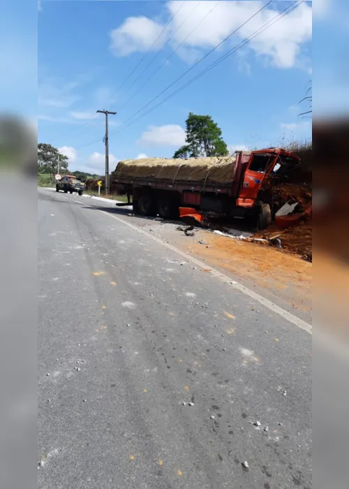 
			
				Motorista morre após colisão entre caminhões na BR-104
			
			
