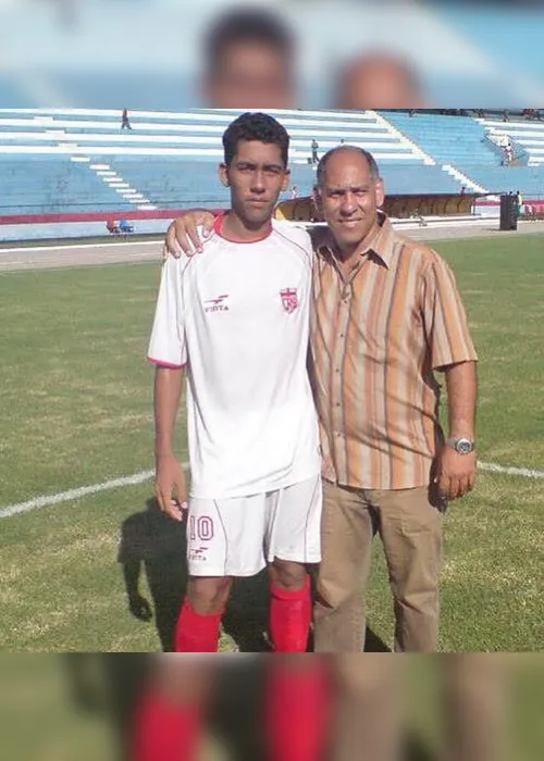 
				Firmino deixa marca no Hall da Fama do Estádio Rei Pelé: 'nunca desista do seus sonhos'
			
			