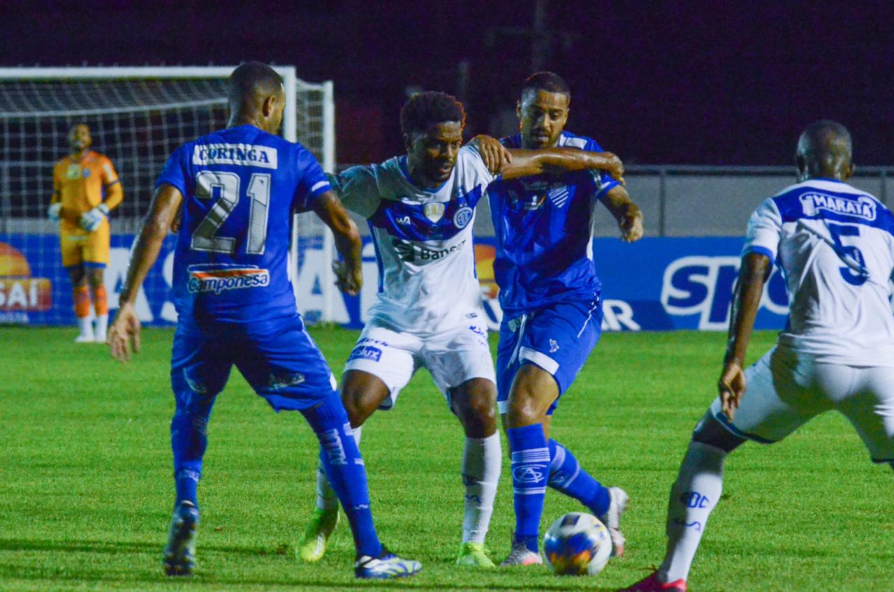 No finalzinho da partida, CSA cede empate ao Confiança: 2 a 2