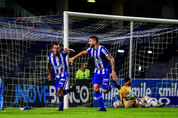 
				
					CSA goleia o Cruzeiro de Arapiraca e conquista a vaga na Copa do Brasil de 2023: 3x0
				
				