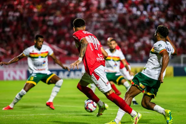 
				
					CRB derrota o Sampaio por 1 a 0 e se mantém vivo na disputa pelo acesso à Série A
				
				