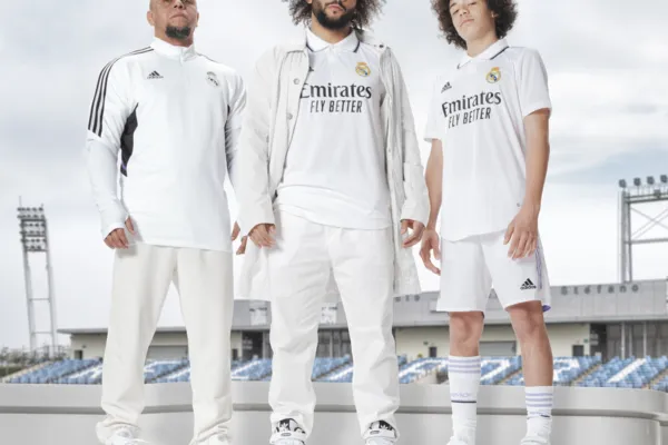 
				
					Real Madrid apresenta seu novo uniforme oficial para a temporada 2022/23
				
				