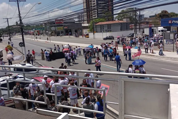 
				
					Agentes de saúde e endemias de Maceió entram em greve por tempo indeterminado
				
				