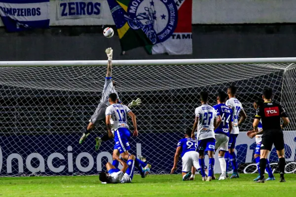 
				
					CSA reage no 2º tempo e arranca empate com o líder Cruzeiro, no Rei Pelé: 1 a 1
				
				