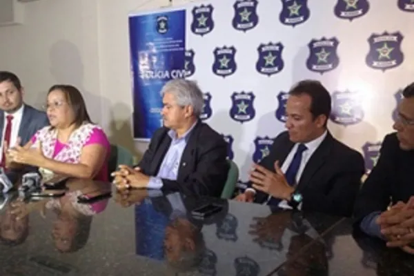 
				
					Polícia Civil apresenta suspeito na chacina de Guaxuma
				
				