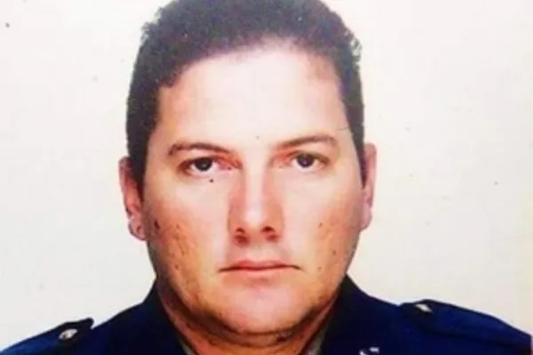 
				
					Ex-bombeiro militar é assassinado a tiros à porta de casa em Murici
				
				