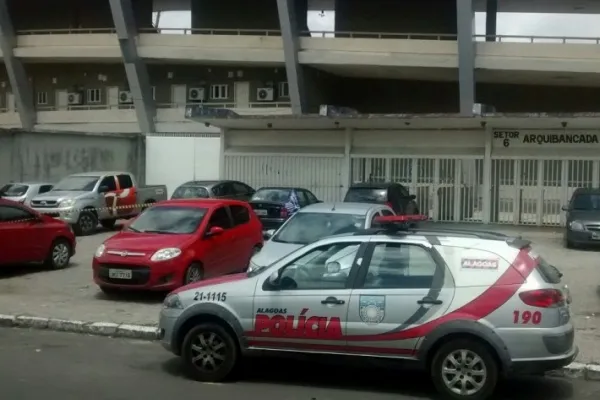 
				
					Corpo é encontrado dentro de carro estacionado no estádio Rei Pelé
				
				