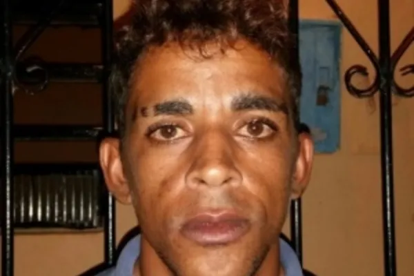 
				
					Polícia prende suspeito de tráfico e apreende drogas no Jacintinho
				
				