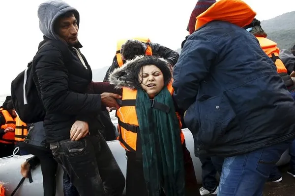 
				
					Naufrágios no Mar Egeu deixam migrantes mortos
				
				
