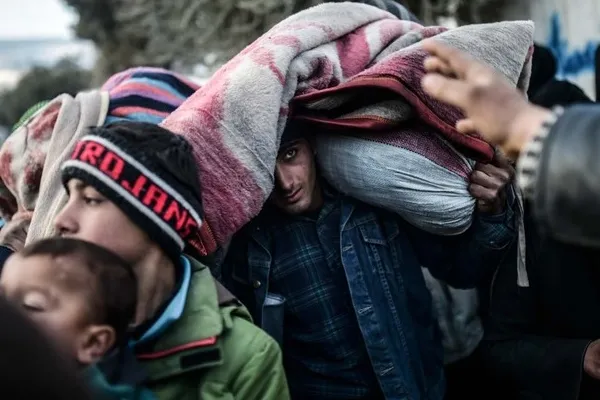 
				
					Fronteira síria com a Turquia tem cerca de 20 mil pessoas bloqueadas
				
				