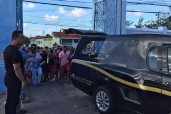 
				
					Polícia identifica suspeitos de matar líder comunitário no Benedito Bentes
				
				