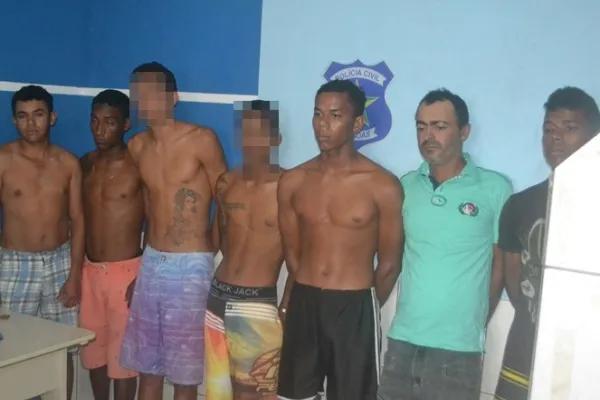 
				
					Operação prende grupo suspeito de roubo e assassinatos no Sertão
				
				