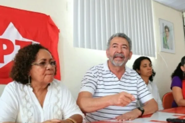 
				
					Paulão reage à operação da Polícia Federal e diz que Lula foi alvo de sequestro
				
				