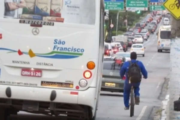 
				
					Brasileiro sem carro acha mais seguro usar bicicleta durante pandemia
				
				
