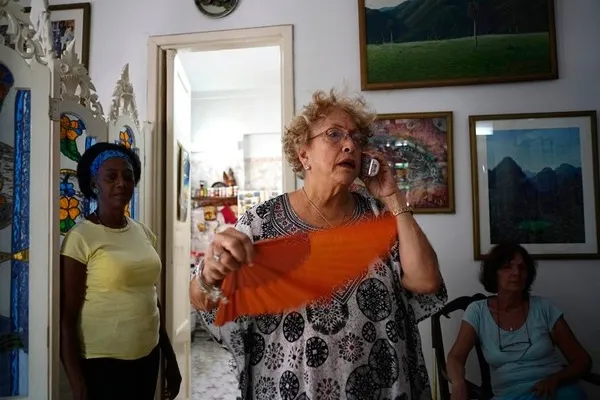
				
					Obama envia carta a cubana de 76 anos após retomada de serviço postal
				
				