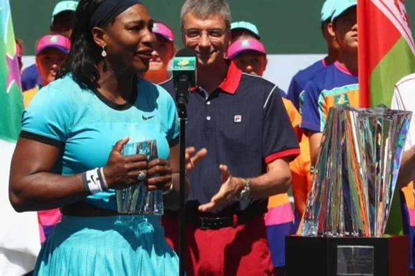 
				
					Djokovic defende que homens ganhem mais do que mulheres no tênis
				
				