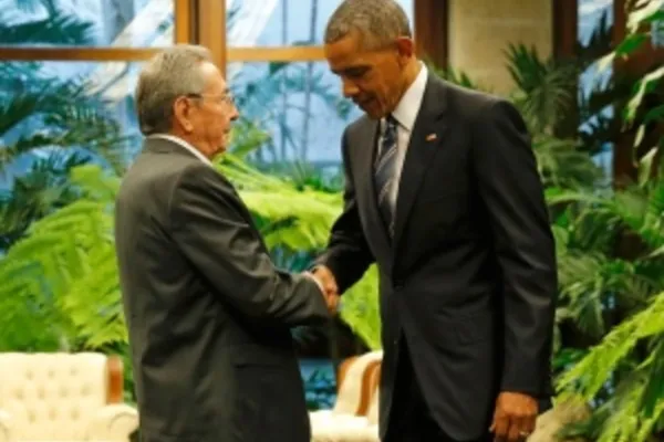 
				
					Raúl Castro recebe Obama no Palácio da Revolução, em Havana
				
				