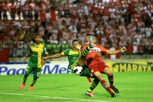 
				
					CRB empata, mas garante classificação às quartas de final da Copa do Nordeste
				
				